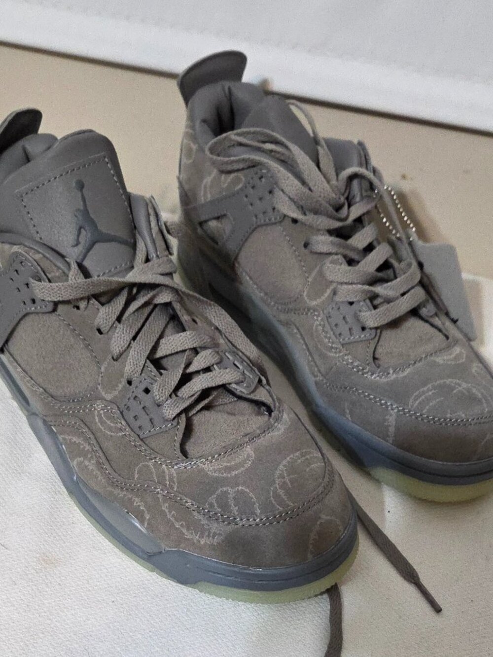 Jordan x KAWS Air Jordan 4 Retro Cool Grey (930155-003) SIZE: 8.5